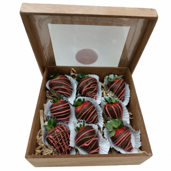 Fresas Cubiertas De Chocolate De Flor En Flor